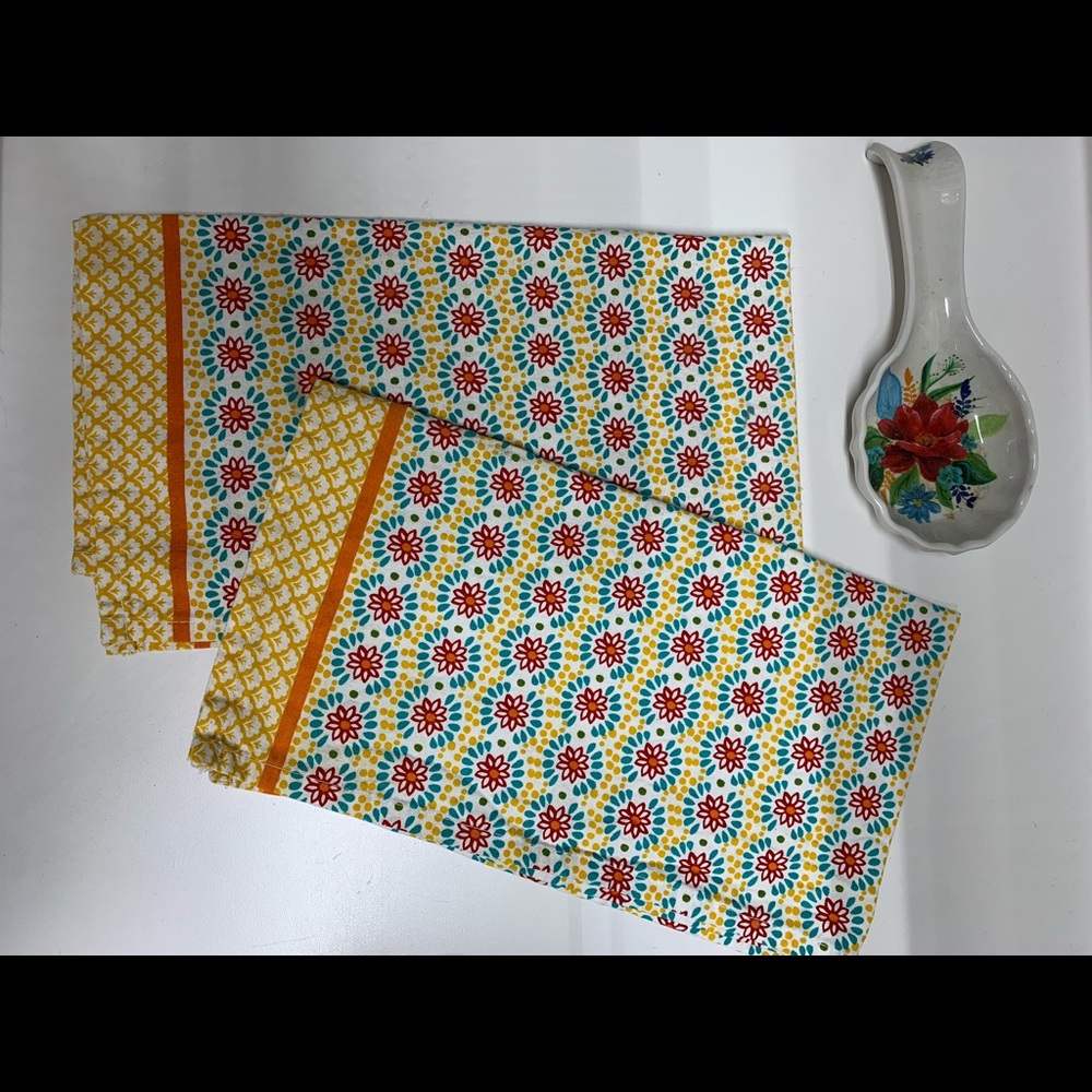 Pioneer Woman towels and spoon rest